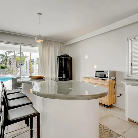 Villa8 *